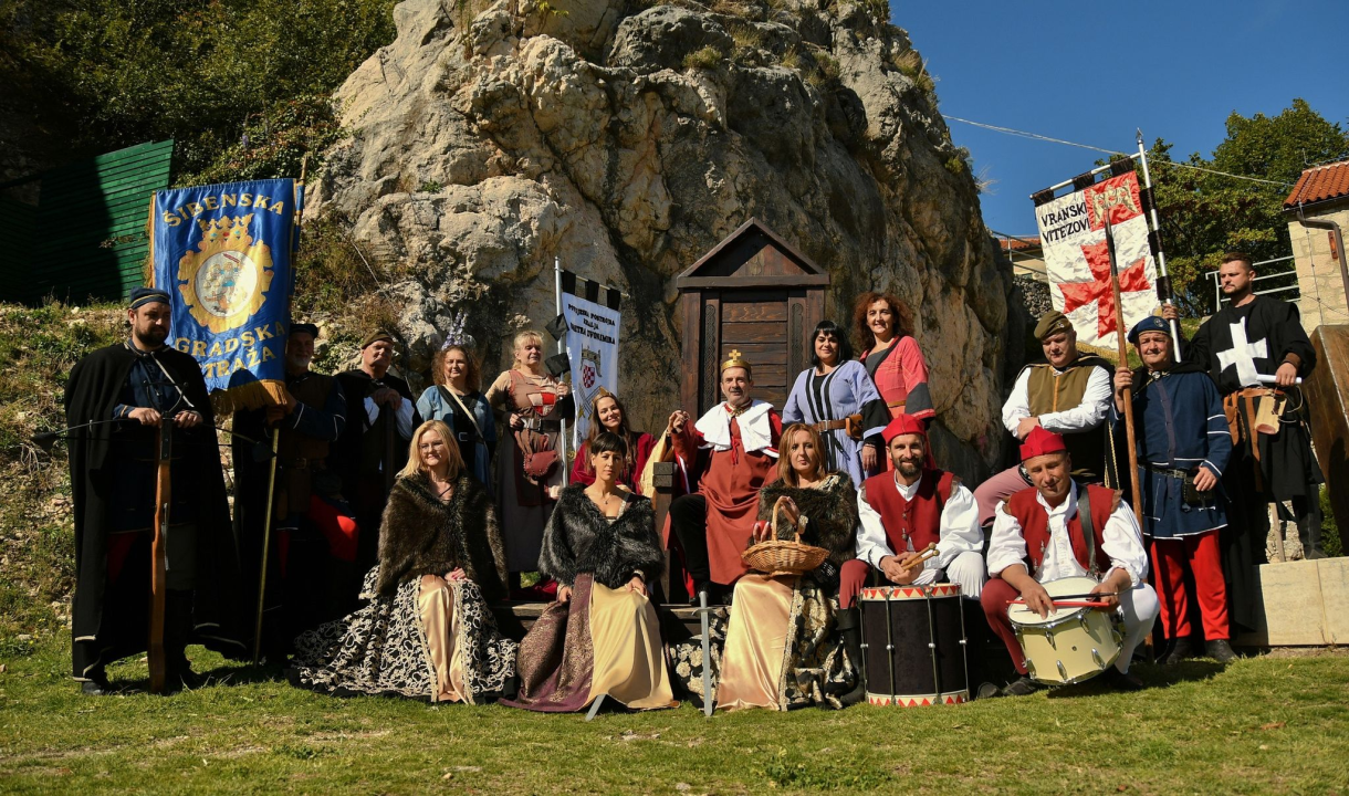 Okupljanje viteških udruga u Kninu: Slavila se krunidba kralja Dmitra Zvonimira