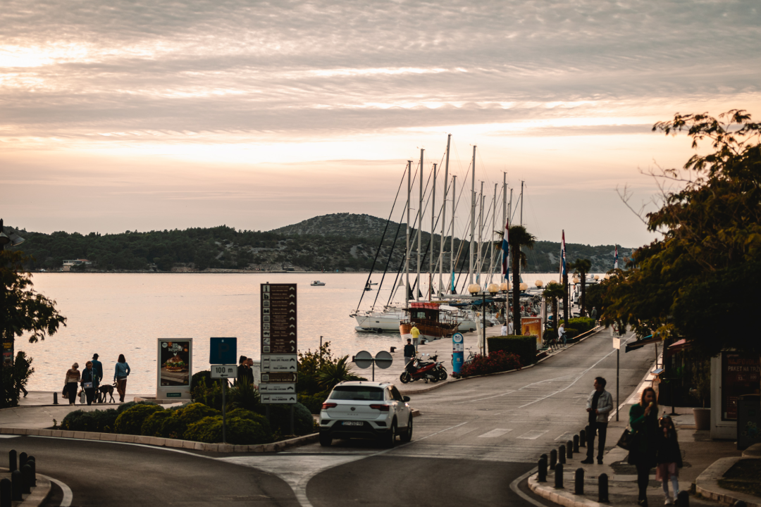 Jesenska idila u Šibeniku: Nema rijeke turista, ali grad je daleko od pustoši!