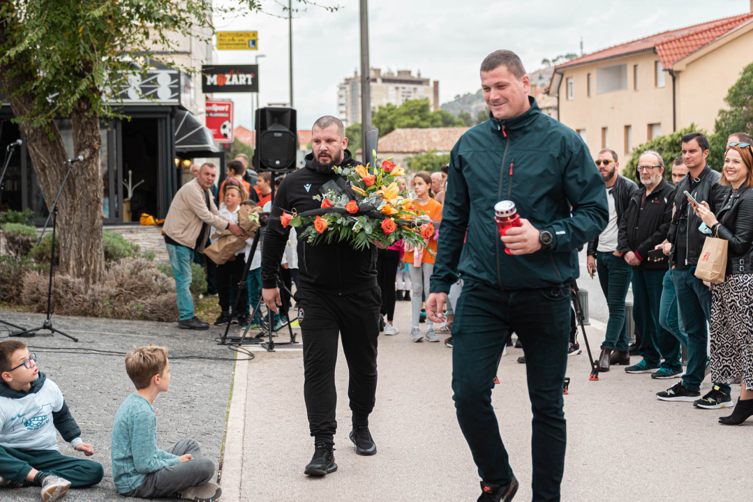 Šibenik obilježio 57. rođendan velikana svjetske košarke: 'Neki ljudi čine razliku u svijetu, njih treba slijediti!'