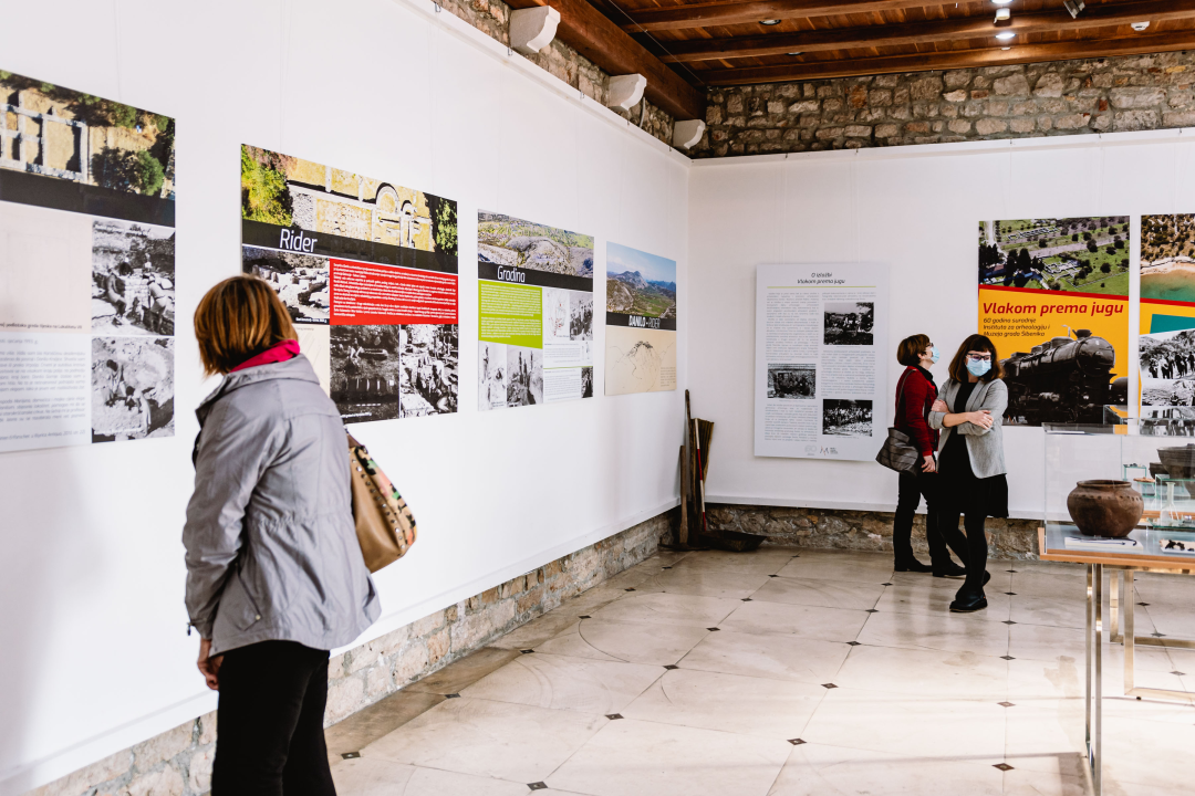 ‘Vlakom prema jugu’: Arheolozi su iz Zagreba vlakom išli do Perkovića pa pješke ili karom do Danila