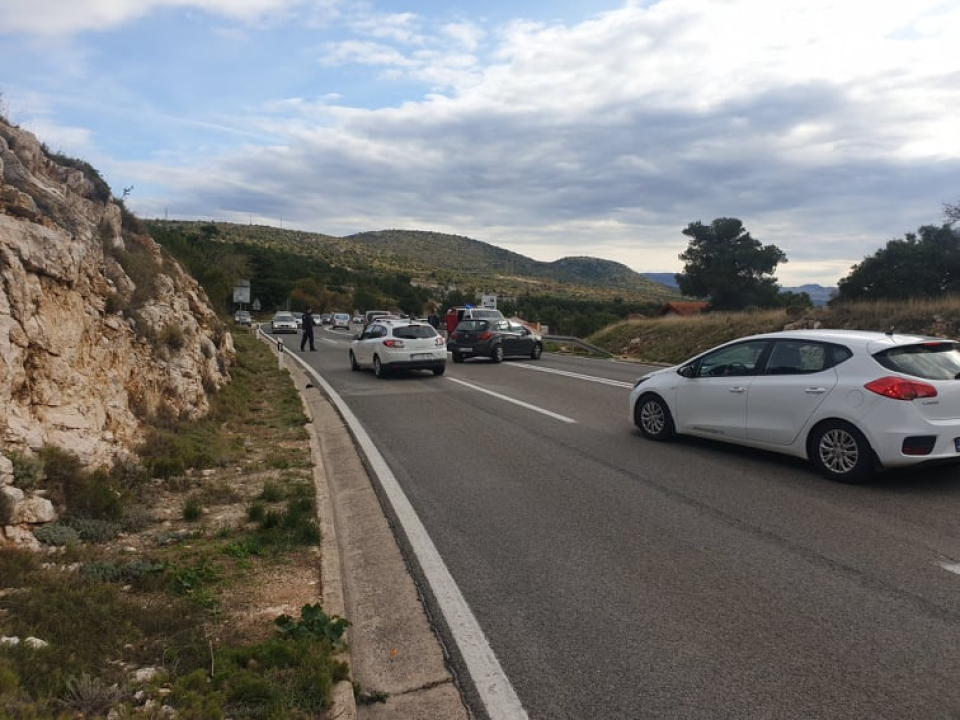 Sudar dva auta na 'tri trake': Hitna izašla na teren, nema teže ozlijeđenih 