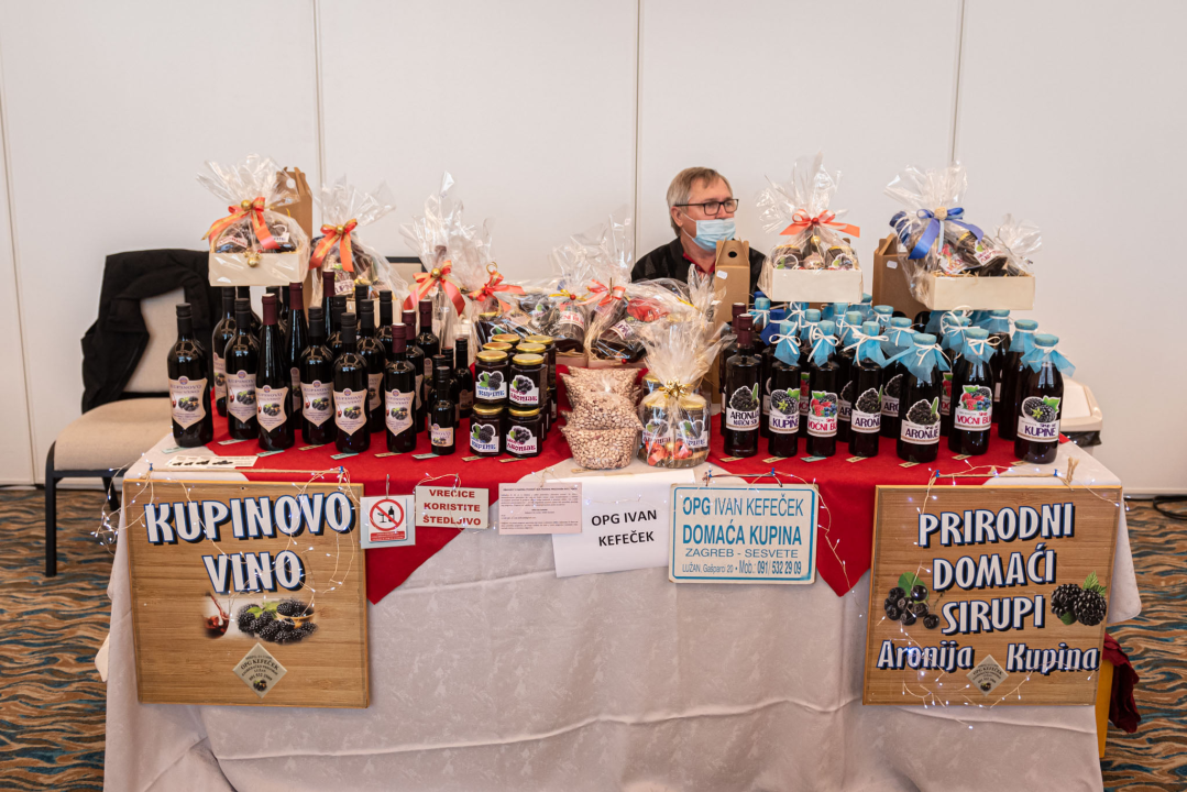 U Amadria parku otvoren Mediteranski sajam: Marijana Petir zaplesala linđo, a poseban hit je štand sa sirom Mercedes   