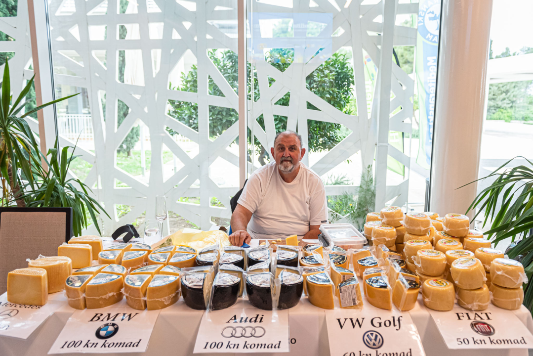 U Amadria parku otvoren Mediteranski sajam: Marijana Petir zaplesala linđo, a poseban hit je štand sa sirom Mercedes   