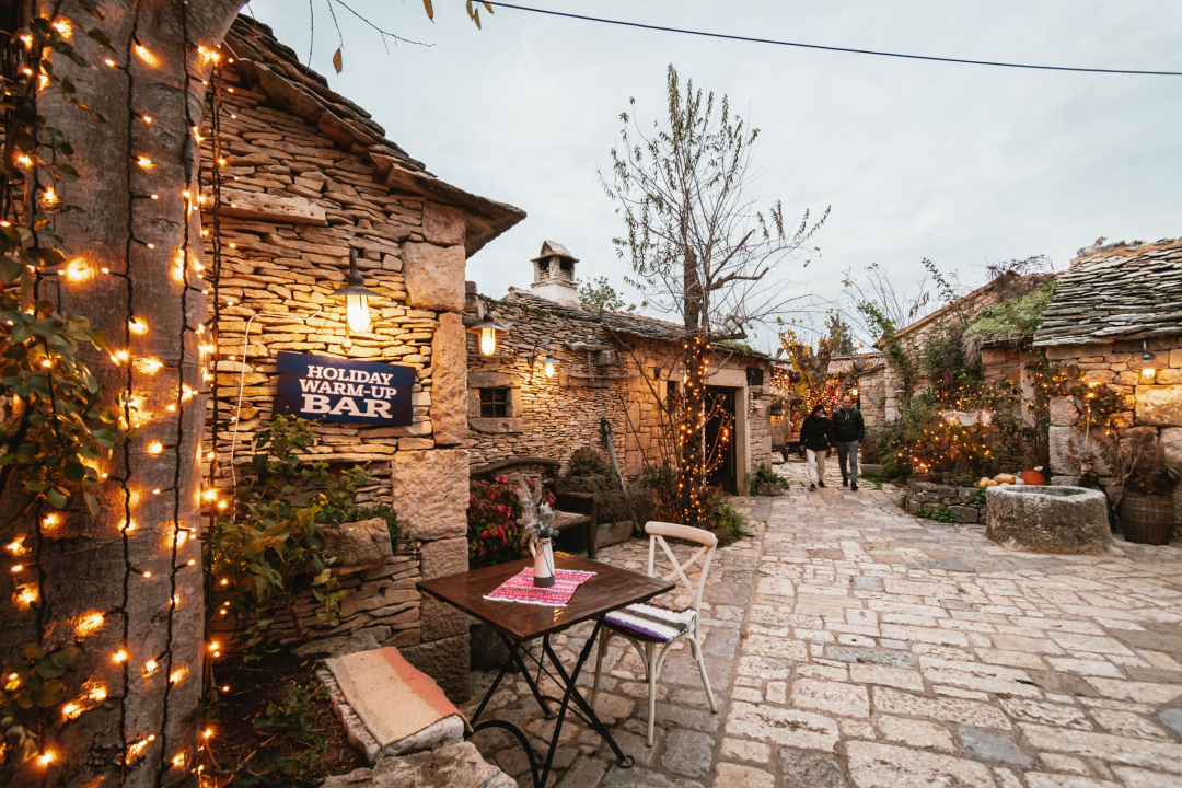 Djed Božićnjak čarobno selo preselio u Amadria Park! Dođite na radionice, koncerte, klizanje i božićne delicije!