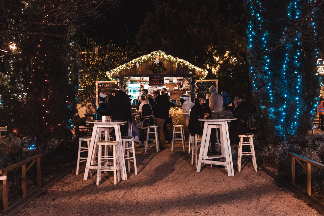 Počela je Adventura: Šibenčani već degustiraju ponudu, a u 20 sati počinje ples uz BluVinil