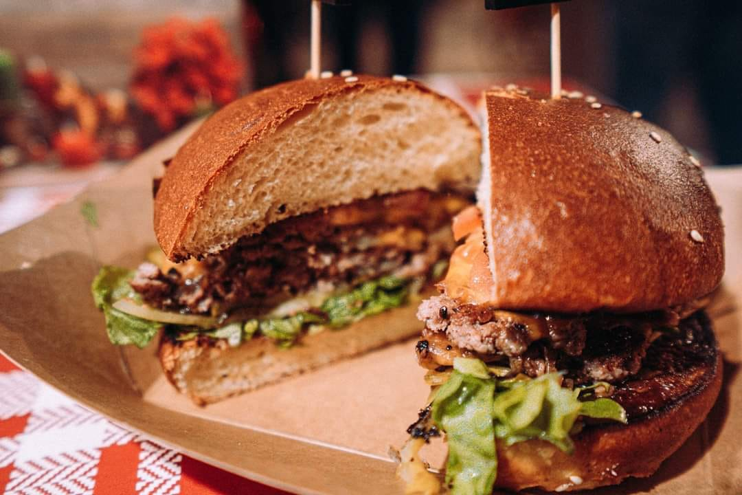 Neno Belan i Fiumensi otvorili Advent u Kninu: Pogledajte atmosferu 