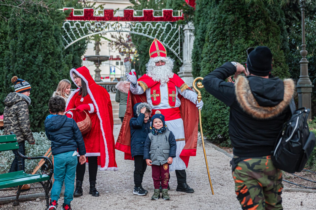 Sveti Nikola u Adventurinom Parkiću razveselio najmlađe Šibenčane 