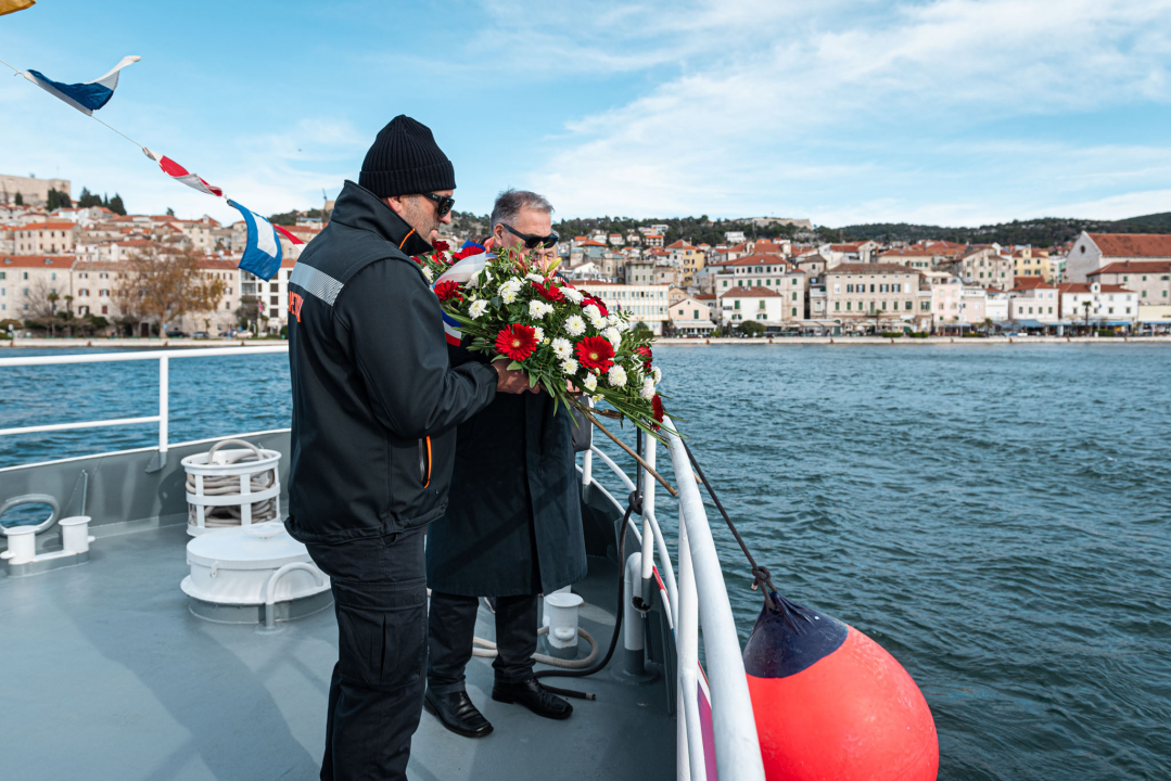 Sindikat pomoraca polaganjem vijenca u more obilježio dan svetog Nikole 