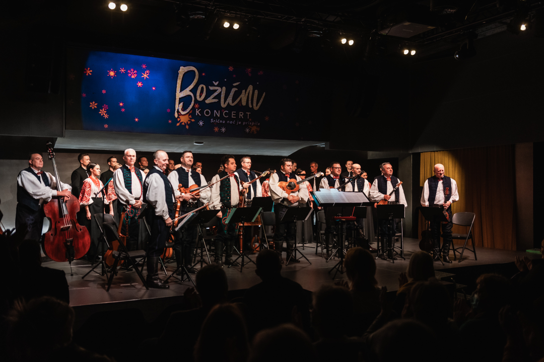 Lado u Kući umjetnosti Arsen premijerno izveli božićni program 'Srićna noć je prispila'