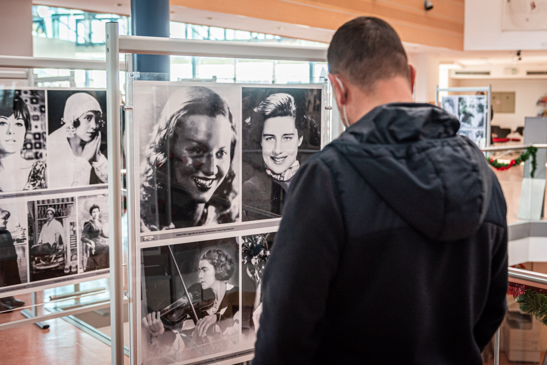 Otvorena izložba fotografija 'Lijepa, ljepša... Šibenčanka' novinara Stanka Ferića: 'Žene su ogledalo duše Šibenika' 