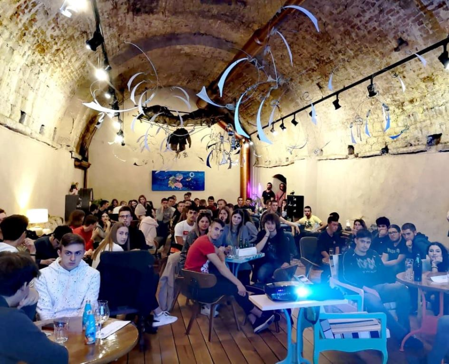 Prije osam godina u Azimutu je počela pub kviz histerija: Čast da obilježi tu obljetnicu pripala je koautoru prvog kviza ikad  