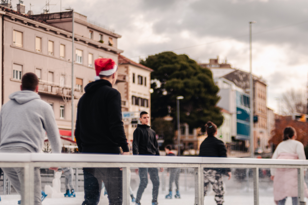 Vitićevo klizalište postalo omiljena jutarnja zabava šibenskih učenika
