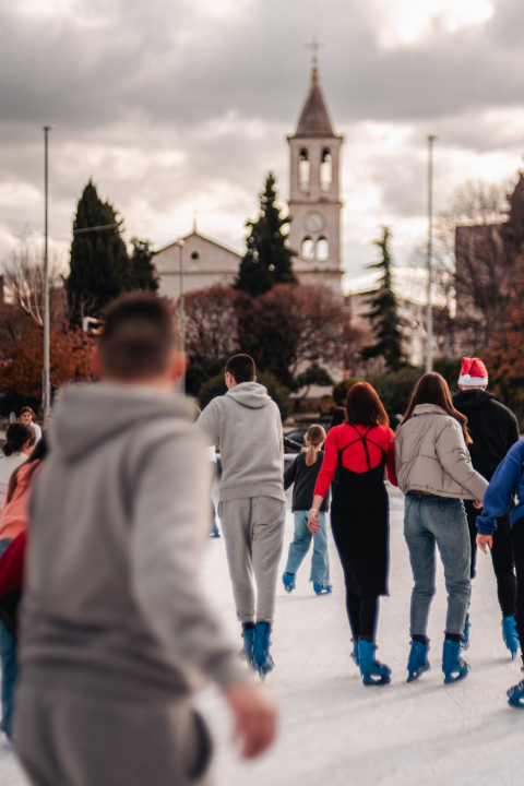 Vitićevo klizalište postalo omiljena jutarnja zabava šibenskih učenika