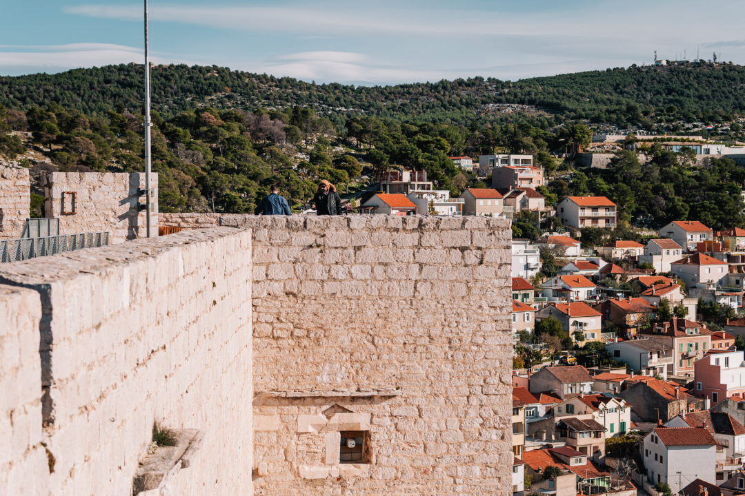 Šibeniku za rođendan poklanjamo spektakularne kadrove Šibenika uz SuggaDaddyja, Bakulu i Fikcija Mongera
