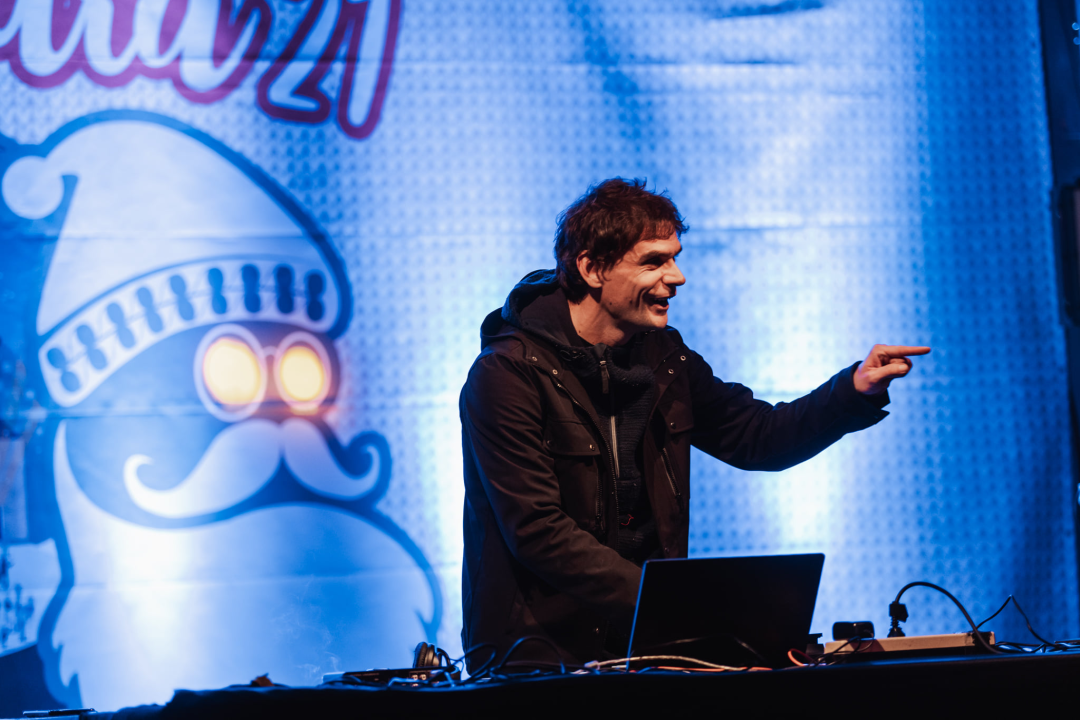 Elektronika u đardinu: Mirko Rak iliti Fikcio Monger počastio Šibenčane svojim 'full setom' na Adventuri 