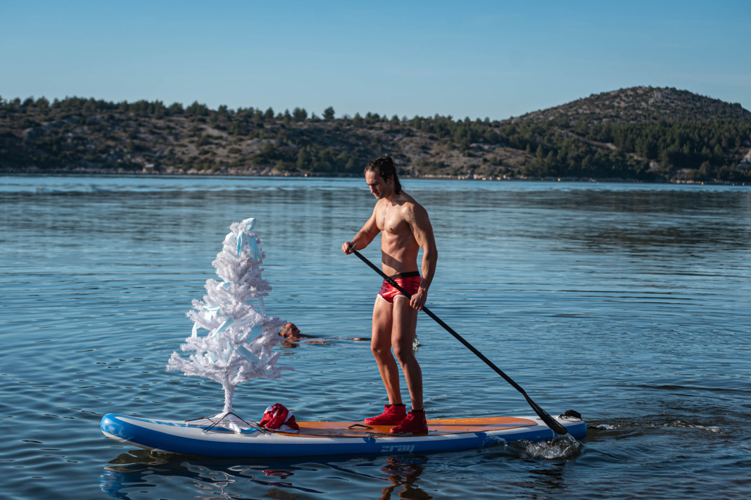 Odvažnih 12 okupalo se na Banju u podne na samu Novu godinu: 'Ovo nije hladna voda'