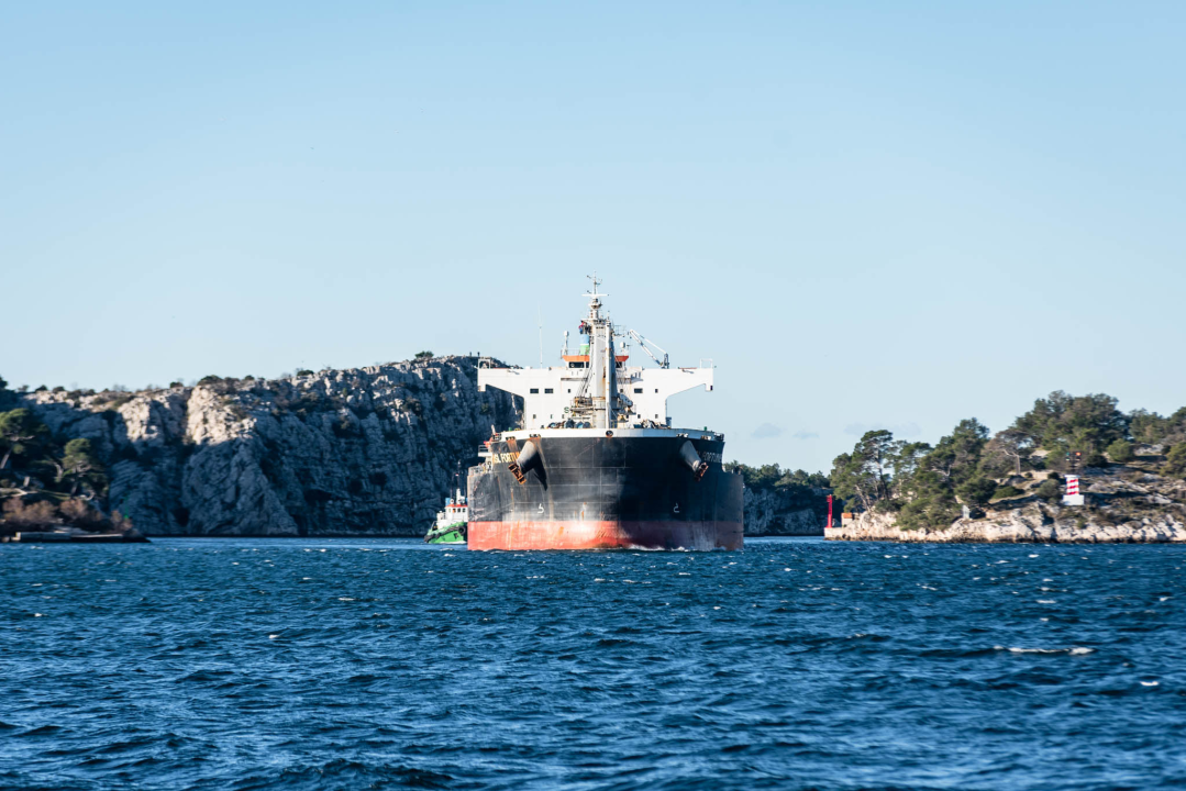 Najveći brod koji je ikad prošao kroz šibenski kanal: Ovaj div prevozi aluminij, pogledajte kako je izgledalo uplovljavanje u grad