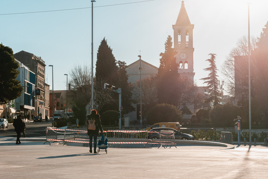 Generalno čišćenje Poljane: Firma iz Žrnovnice za 65 tisuća kuna uglancat će glavni šibenski trg