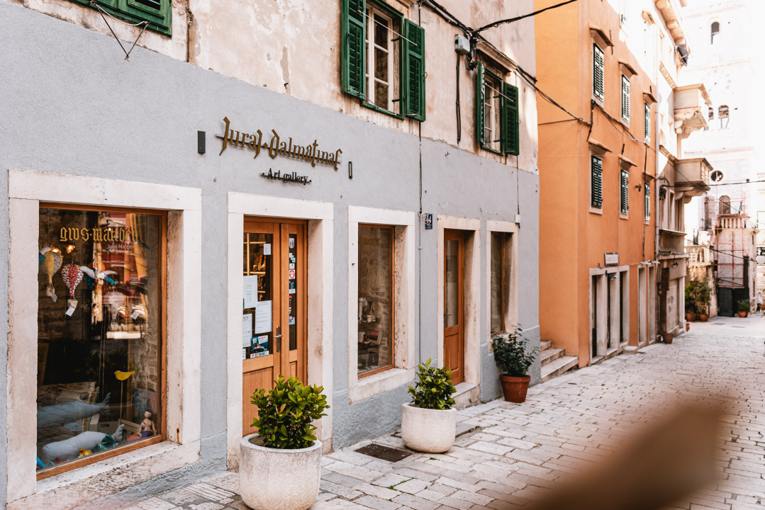 Uvijek je pravo vrijeme za umjetnost, a Galerija Juraj Dalmatinac upravo ima popust na Berbera i Stipicu!