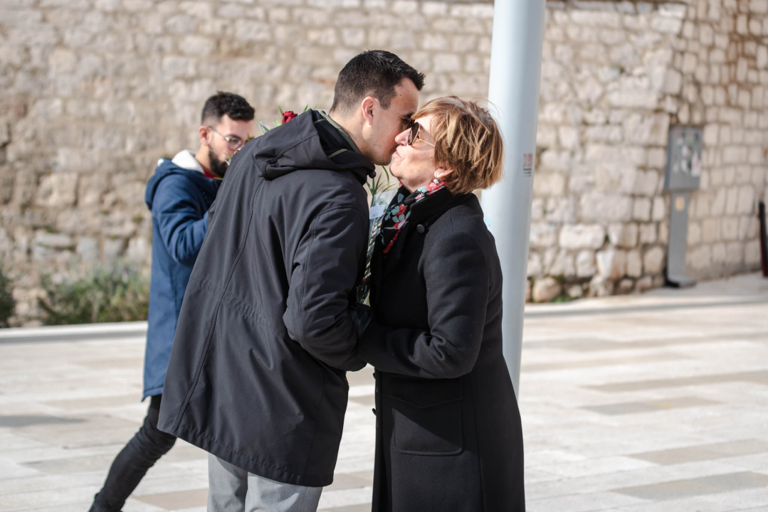 Kiša ubila romantiku Valentinova u Šibeniku: Na Poljani ruže, dječak Paško, nešto djece i slučajni prolaznici