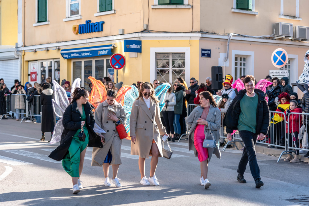 Bake opet napravile ludilo uz ‘Masturbatore s Murtera’, ‘Benkovački sajam’, liječnike i janjetinu