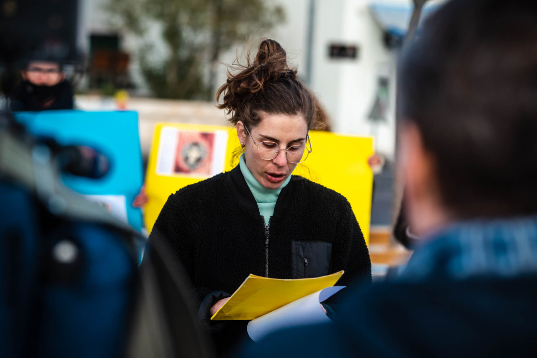 Tridesetak Šibenčana okupilo se na Poljani: Mirno se prosvjedovalo protiv rata u Ukrajini 