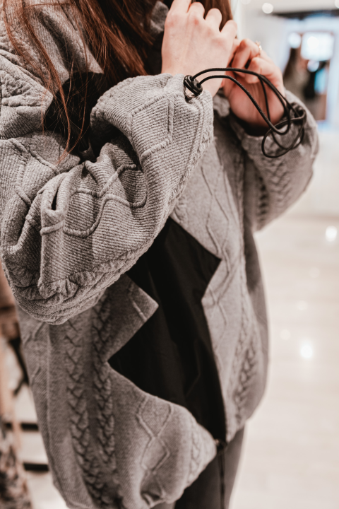 Galerija Juraj Dalmatinac u povodu Dana žena časti popustom na dizajnersku odjeću te Murtićeve i Vežine umjetnine