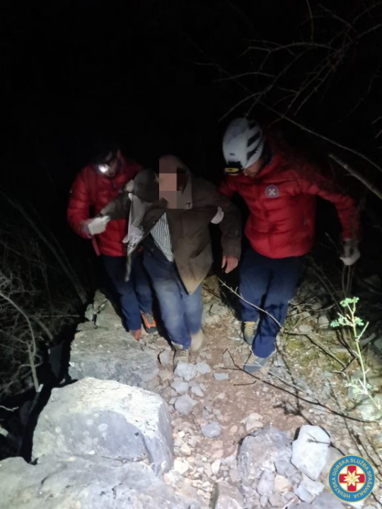 Šibenski HGSS-ovci u Zelićima spasili starijeg slabovidnog muškarca