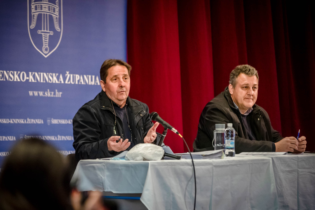 Prilično loša predstava na sjednici Županijske skupštine u drniškom kinu: Bilo je i kokica 