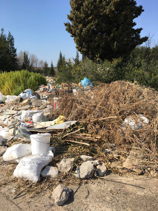 Stara rasvjeta s rive završila na TEF-u okružena tonama građevinskog i drugog otpada!