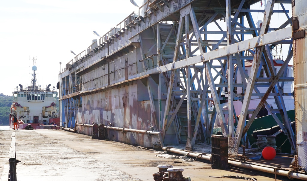 Posljednje putovanje do rezališta u Turskoj: Otplovio drevni dok iz šibenske luke