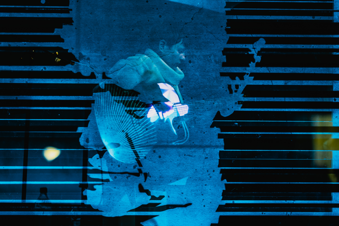 Spektakularne slike na pozornici Arsena: 'Boginja gitare' Kaki King u Šibeniku doslovno obojala zvuk!