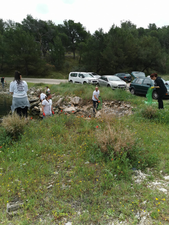Očišćena Dumboka: Tridesetak ljudi prikupilo 70 vreća smeća i dvadesetak automobilskih guma