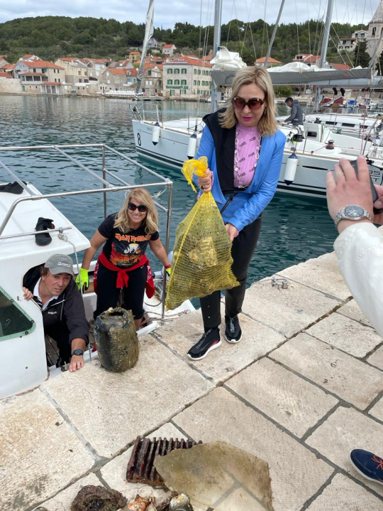 Lionsi s partnerima izvadili dosta otpada iz podmorja Prvić Luke