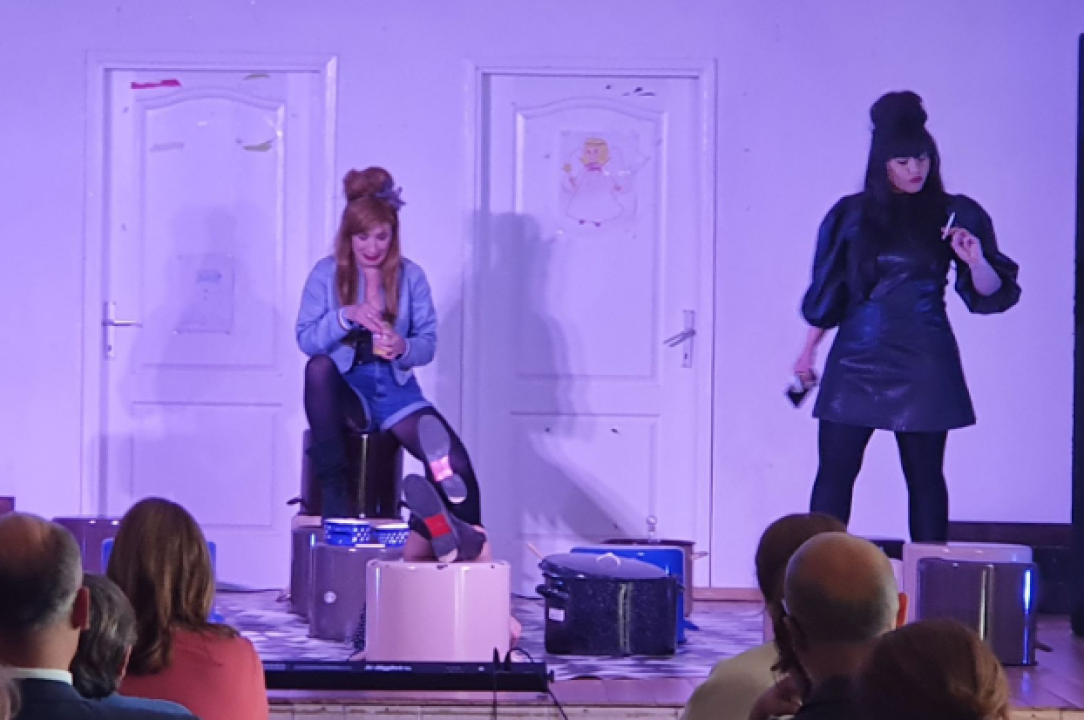 Moruzgva u Biskupiji:  Ecija Ojdanić, Barbara Nola i Ana Begić gole u kavezu