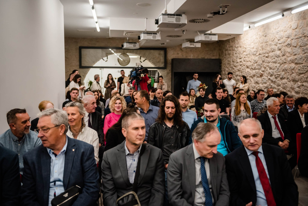 U Šibeniku promovirana četvrta generacija inženjera prvostupnika energetskih tehnologija: Stigao i rektor Boras