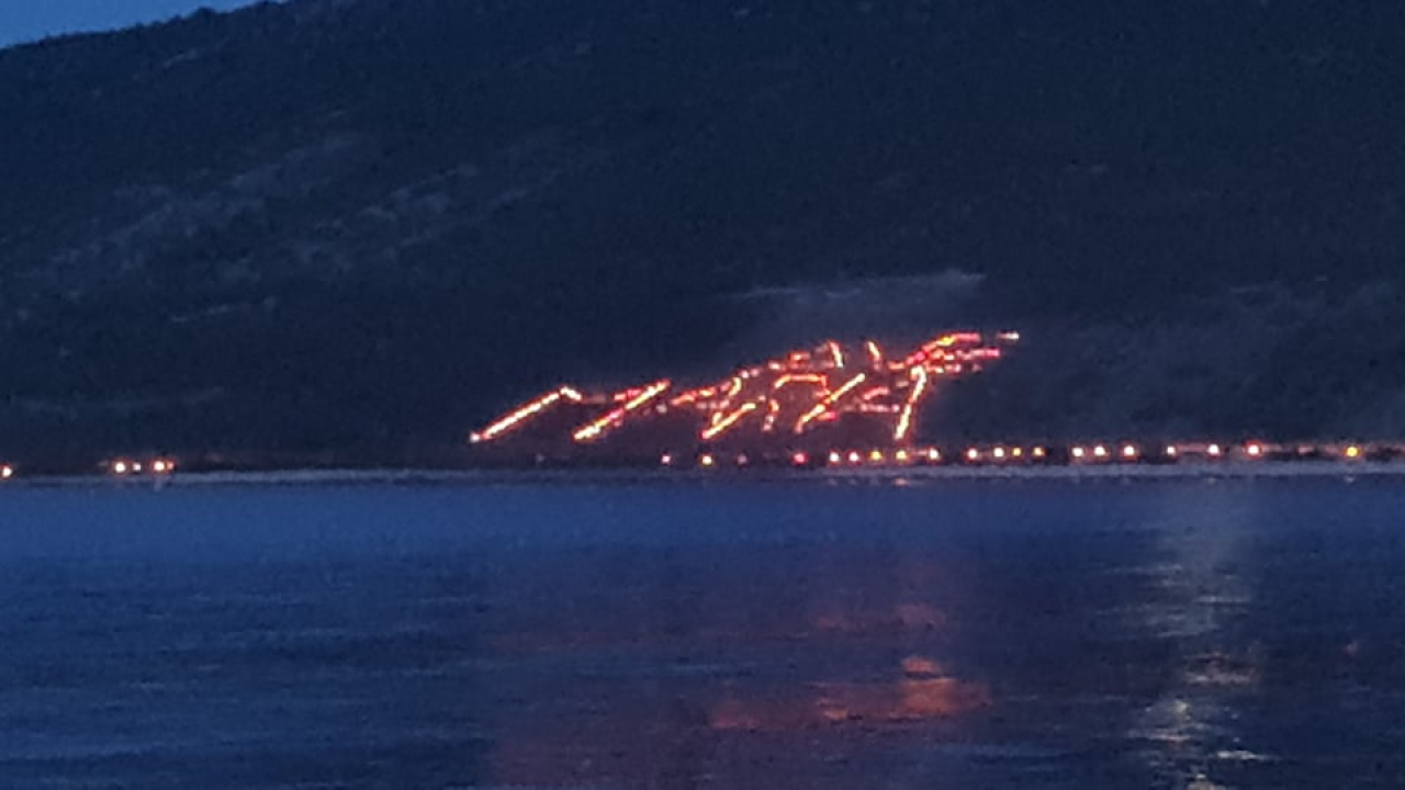 Žežin Gospe od Loreta: Primoštenci zapalili svitnjake duže cijelog mjesta