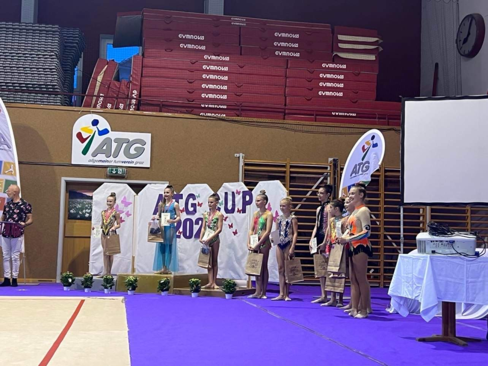 Šibenske ritmičke gimnastičarke vratile se s pregršt medalja iz Graza