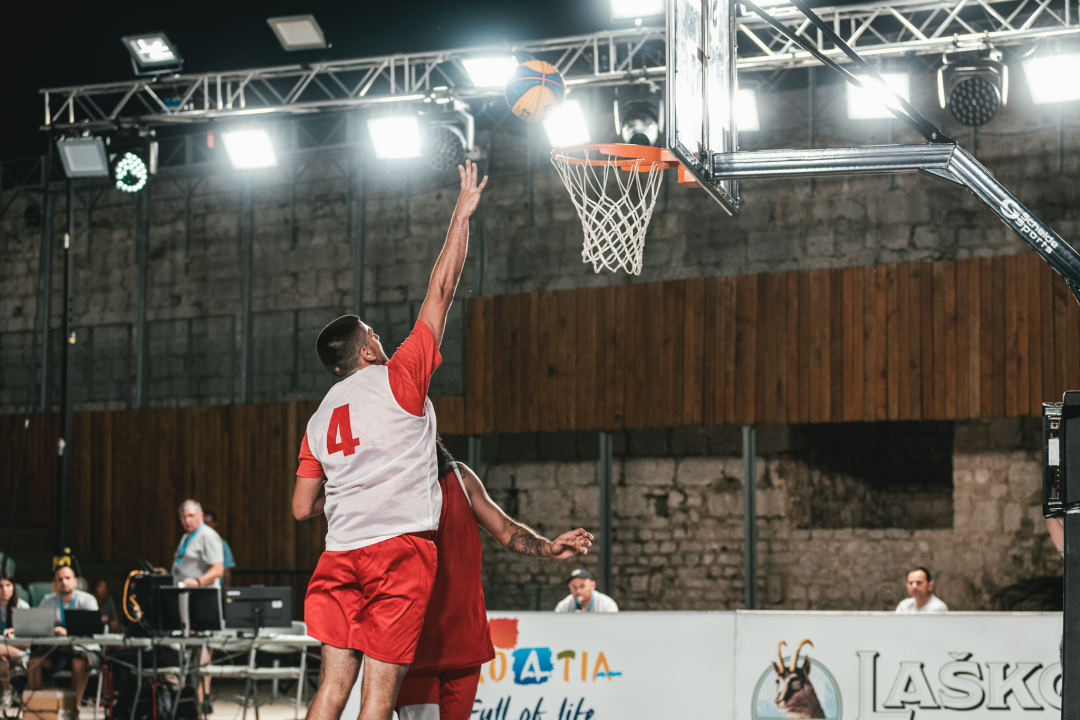 Basket se na Mihovilu i sinoć igrao pred gotovo praznim gledalištem, ako izuzmemo igrače!