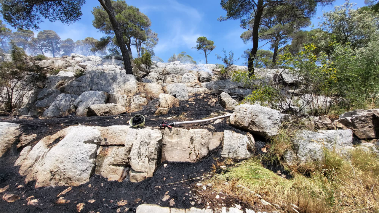 Požar ispod sv. Ivana izazvale četiri signalne rakete: Izgorjela 2,5 hektara