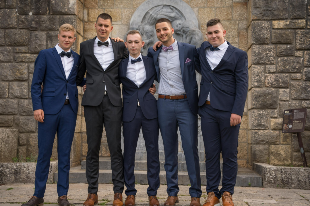 Drniški maturanti nakon dvije godine opet imali špalir na Poljani!