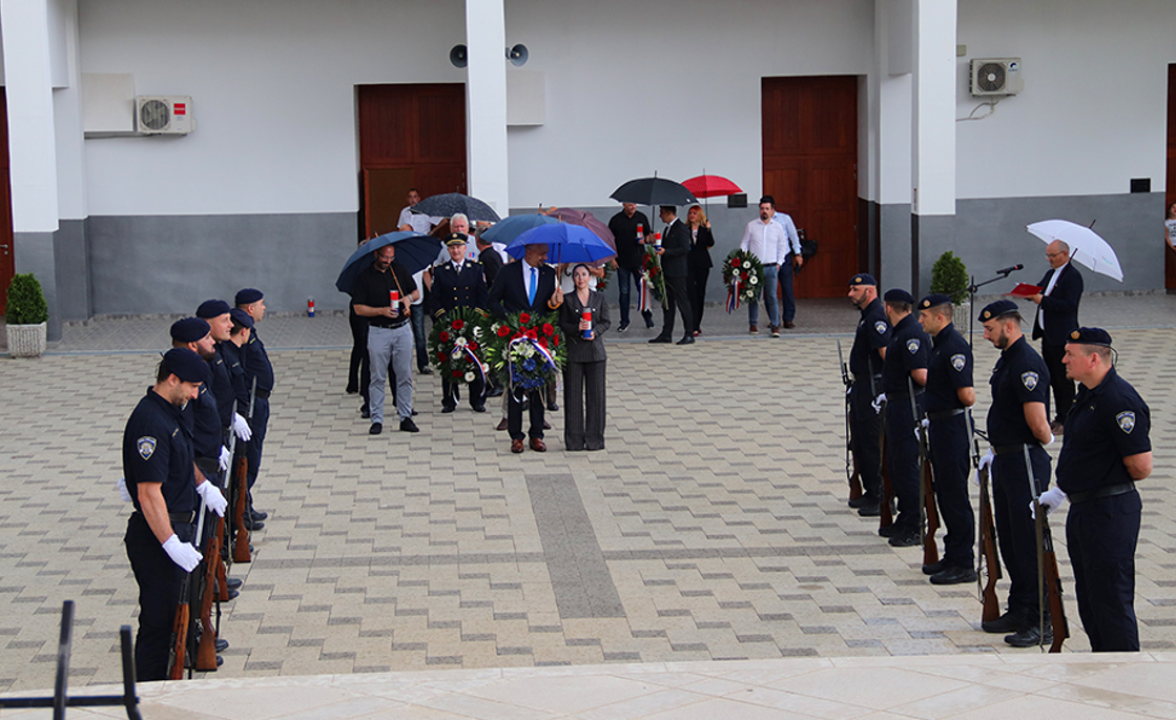 U povodu Dana državnosti položeni vijenci i zapaljene svijeće na Kvanju