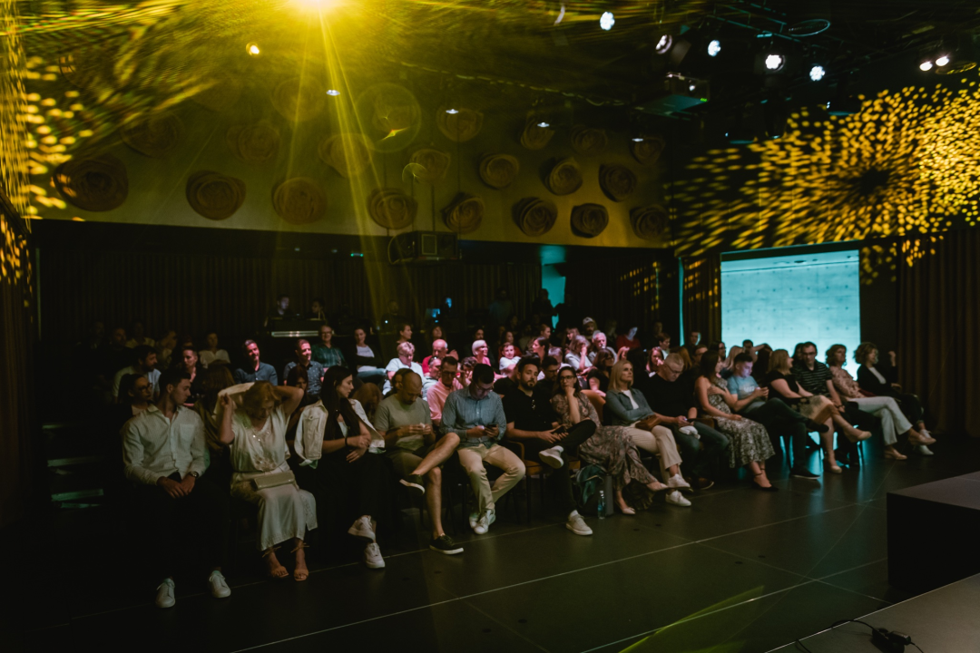 J.R. August u Arsenu predstavio hvaljeni album 'Still Waters': Priključio mu se i zbor