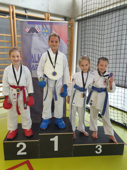 Čak 28 medalja za Karate klub Okit s drugog kola Dalmatinske lige u Splitu