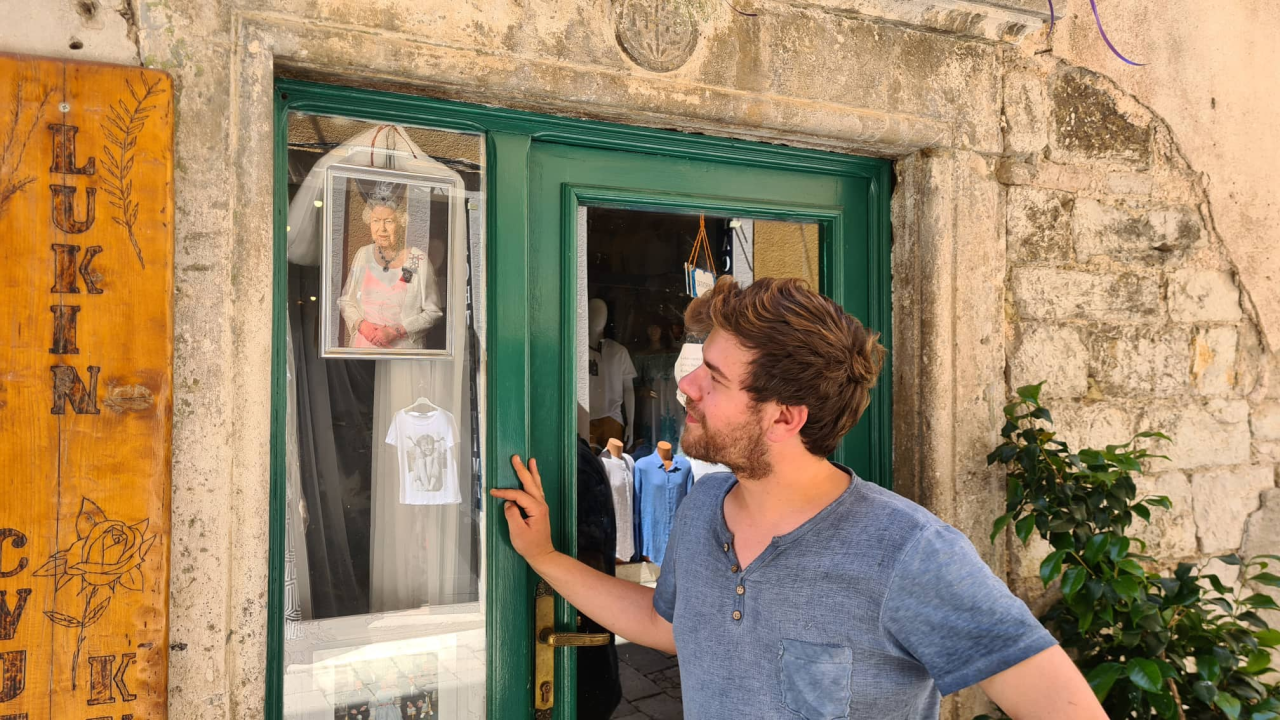 Cvjećar Luka Čular u Šibeniku organizira čajanku povodom jubileja engleske kraljice