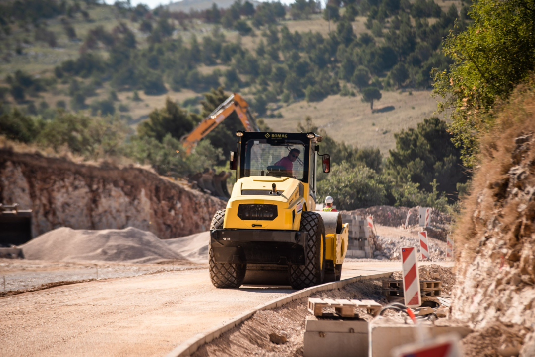 Posjetili smo Žaborić: 'Turisti nam ne dolaze, a Šibenčana je sve manje na plaži. Puna nam je kapa ovih radova' 