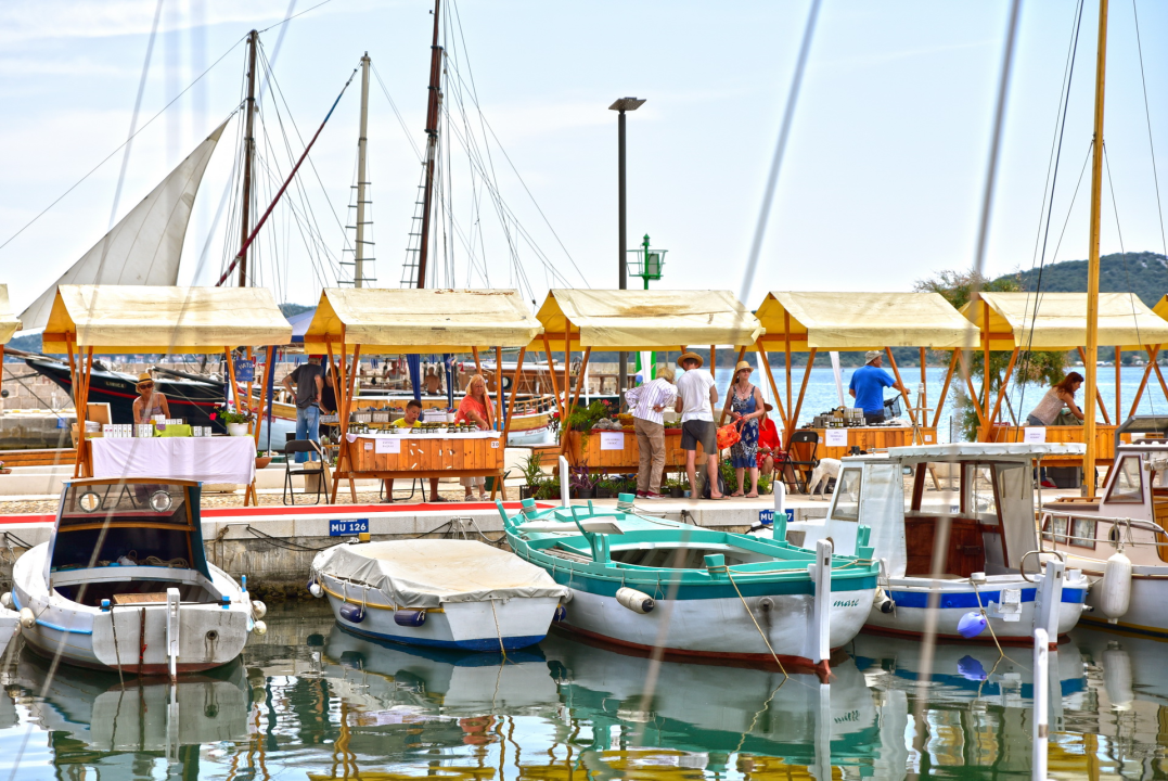 Jedinstveni doživljaj: U Betini održan Sajam tradicijske drvene brodogradnje