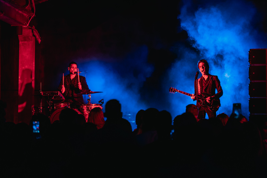 Nema ljubavi u klubu, ljubav je na tvrđavi: Plesnjak za milenijalce uz Buč Kesidi i Nipplepeople