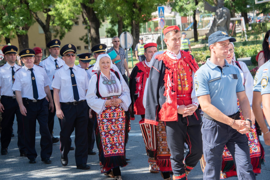 Dan grada Knina i blagdan sv. Ante započeo procesijom, završava koncertom Ivana Zaka