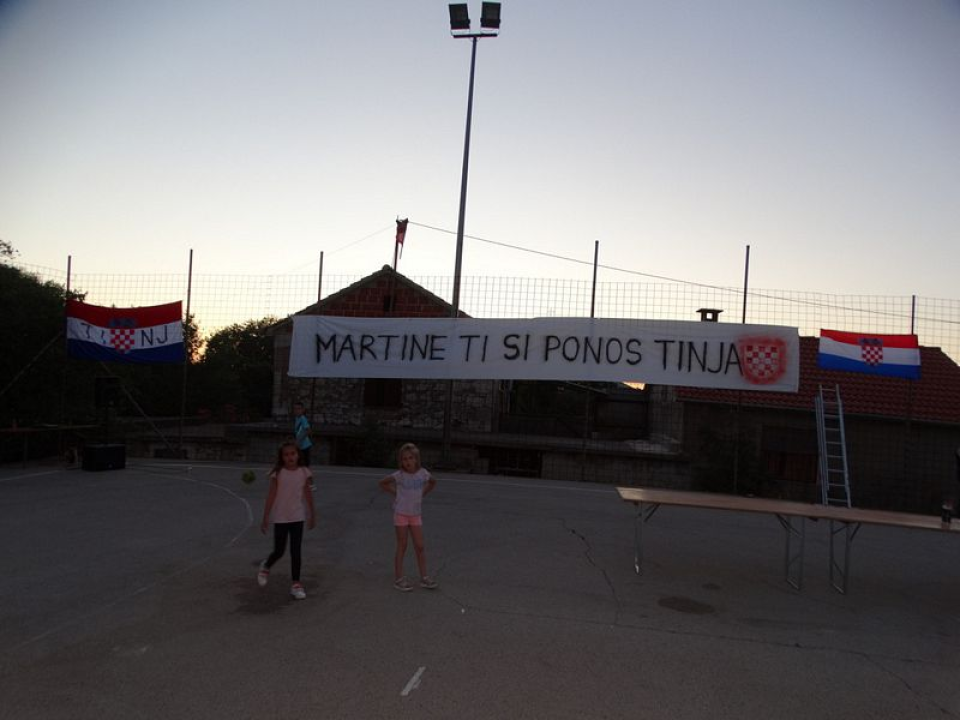 Veličanstven doček hrvatskog reprezentativca Martina Erlića u rodnom Tinju